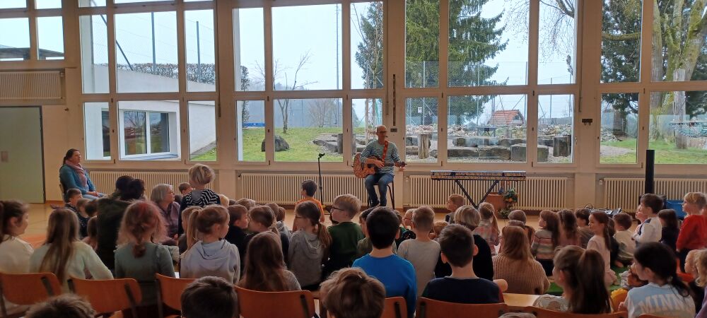 volle Hütte im der Turnhalle